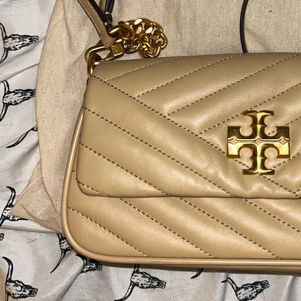 Tory Burch Beige Quilted Crossbody Bag - Picture 4 of 4
